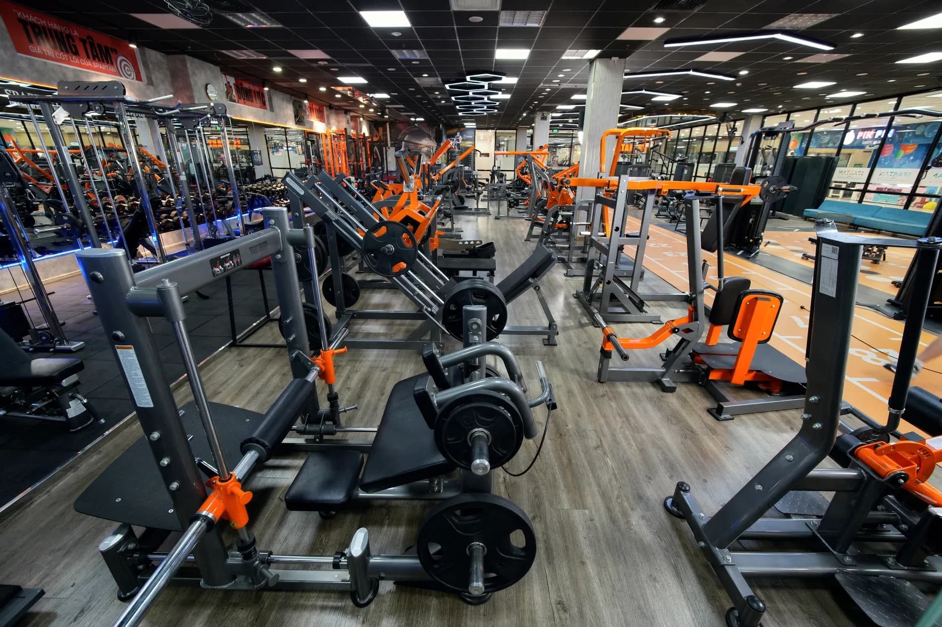Không gian máy tập rộng tại Spartan Fitness & Yoga Nha Trang