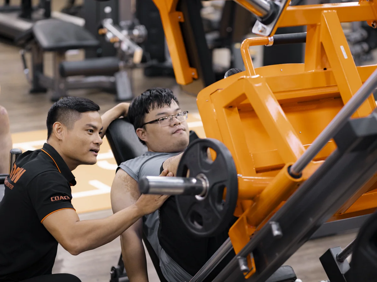 PT Spartan chuẩn bị máy tập và mức tạ phù hợp cho khách hàng