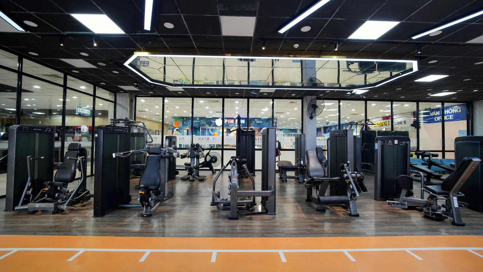 Không gian khu gym máy Spartan Nha Trang